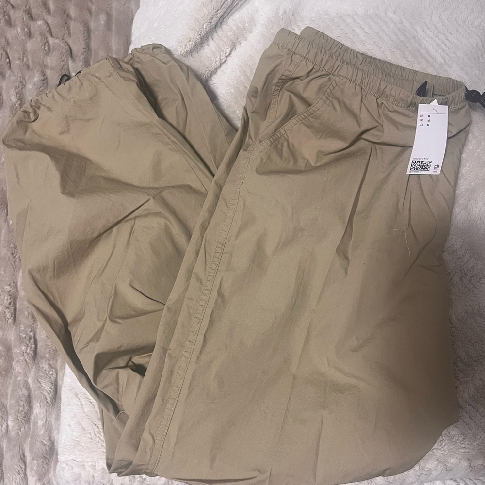 H&M Divided Cargo Pants Size Medium